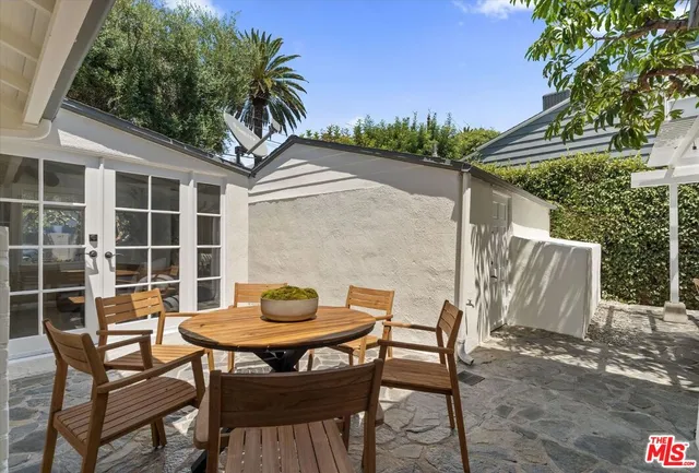 $1,968,000 | 560 North Croft Avenue, West Hollywood, CA 90048