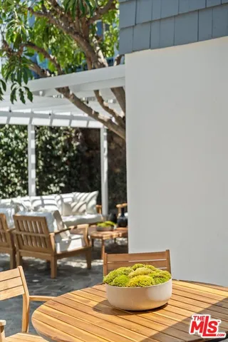 $1,968,000 | 560 North Croft Avenue, West Hollywood, CA 90048