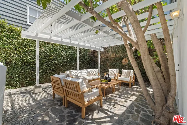 $1,968,000 | 560 North Croft Avenue, West Hollywood, CA 90048