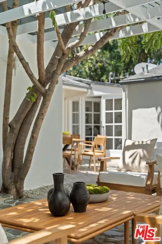 $1,968,000 | 560 North Croft Avenue, West Hollywood, CA 90048