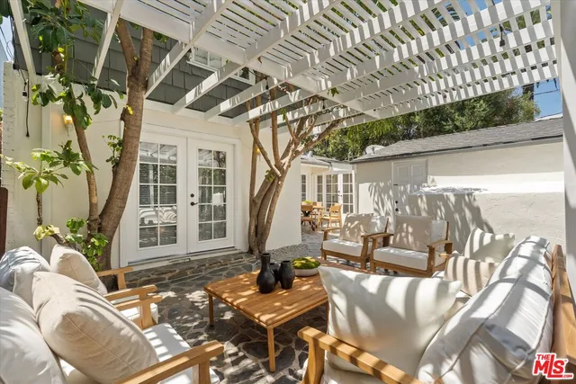 $1,968,000 | 560 North Croft Avenue, West Hollywood, CA 90048