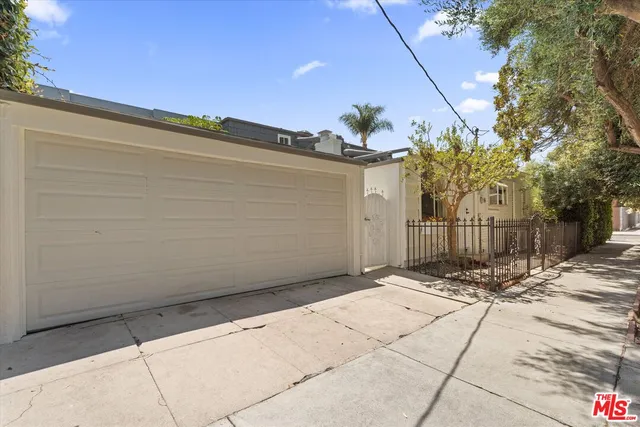 $1,968,000 | 560 North Croft Avenue, West Hollywood, CA 90048