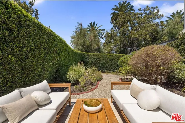 $1,968,000 | 560 North Croft Avenue, West Hollywood, CA 90048