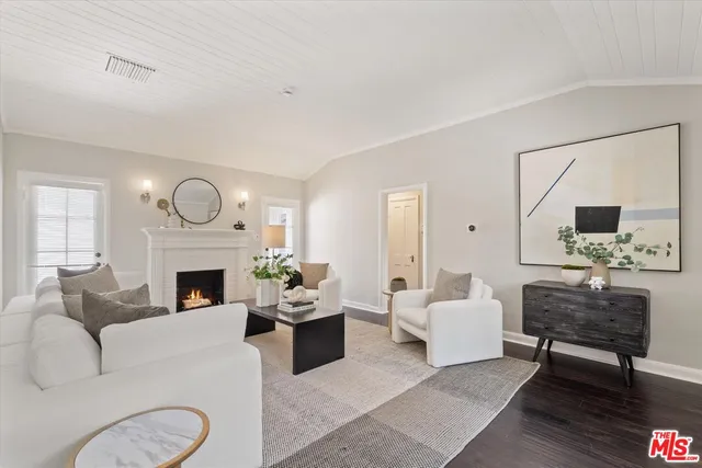 $1,968,000 | 560 North Croft Avenue, West Hollywood, CA 90048