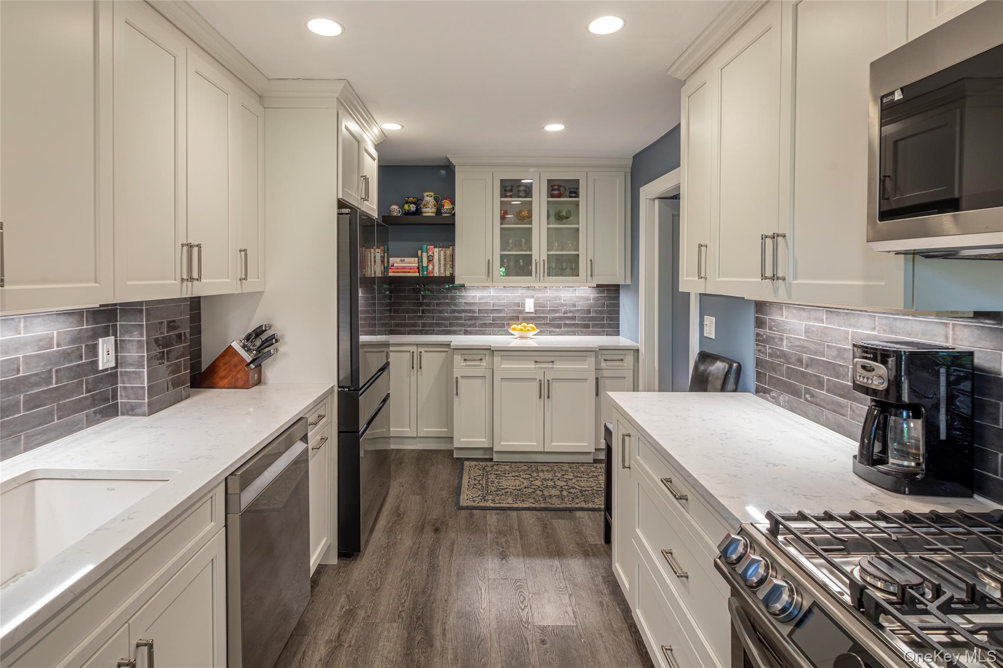 17 Beechtree Lane, Unit 2E Bronxville, NY 10708 - Photo 7 of 24