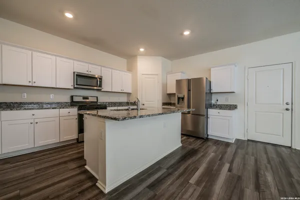 $2,225 | 5203 Winding Streme, St. Hedwig, TX 78152