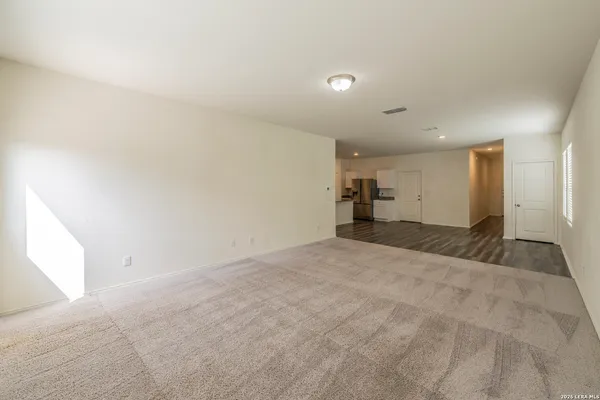 $2,225 | 5203 Winding Streme, St. Hedwig, TX 78152