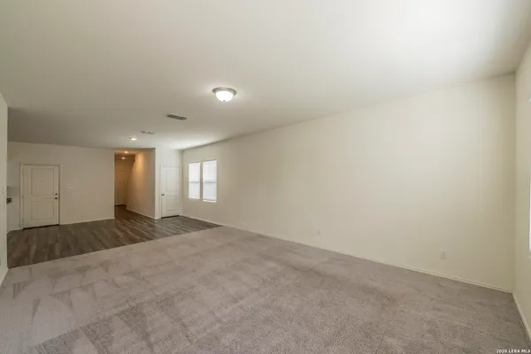 $2,225 | 5203 Winding Streme, St. Hedwig, TX 78152