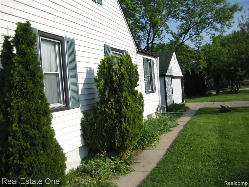 395 East Maple Road Troy, MI 48083 - Photo 4 of 22
