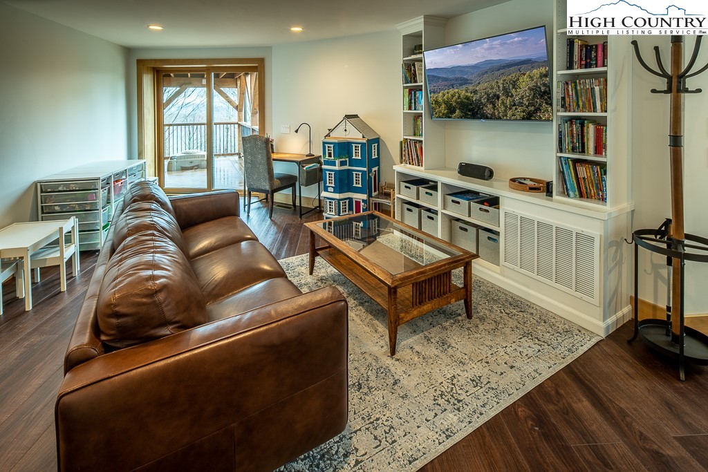102 Ski Beech Road Beech Mountain, NC 28604 - Photo 23 of 40 a living room with furniture and a flat screen tv