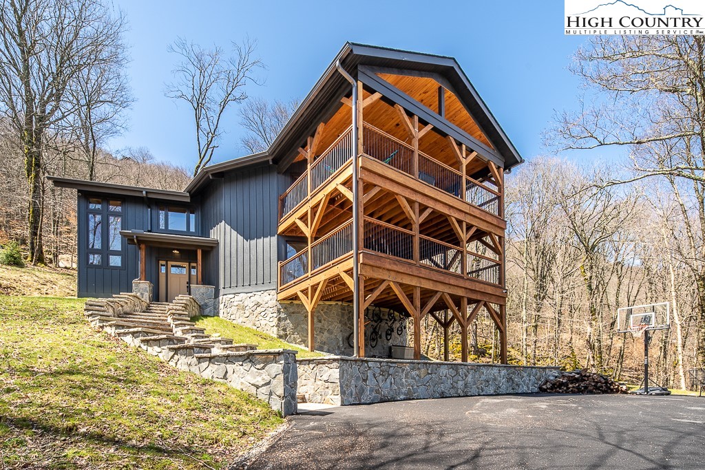 102 Ski Beech Road Beech Mountain, NC 28604 - Photo 7 of 40 a front view of a house with a yard