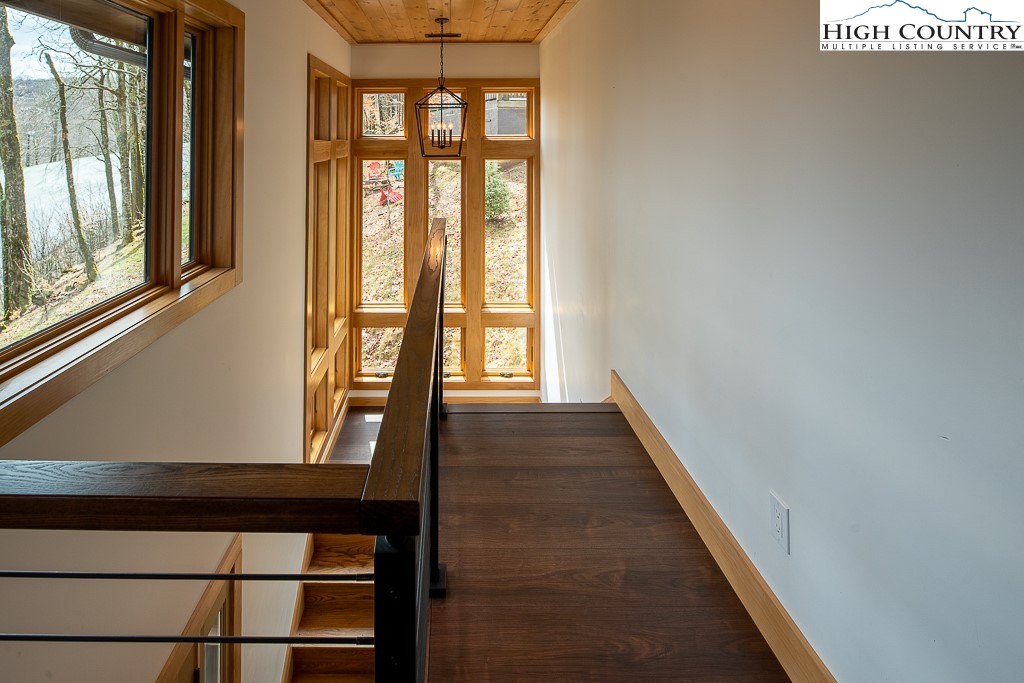 102 Ski Beech Road Beech Mountain, NC 28604 - Photo 10 of 40 a view of entryway