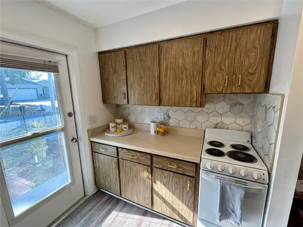 $2,500 | 5100 Rilma Avenue, Sarasota, FL 34234