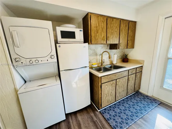 $2,500 | 5100 Rilma Avenue, Sarasota, FL 34234