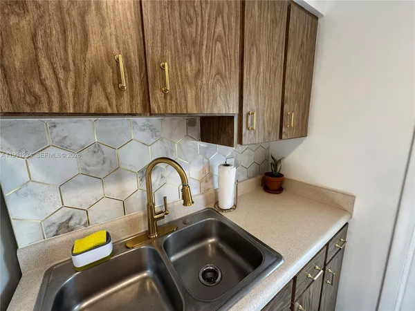 $2,500 | 5100 Rilma Avenue, Sarasota, FL 34234