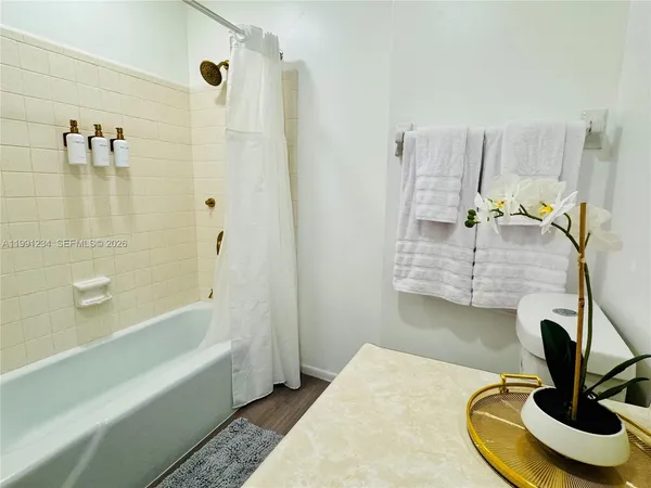 $2,500 | 5100 Rilma Avenue, Sarasota, FL 34234