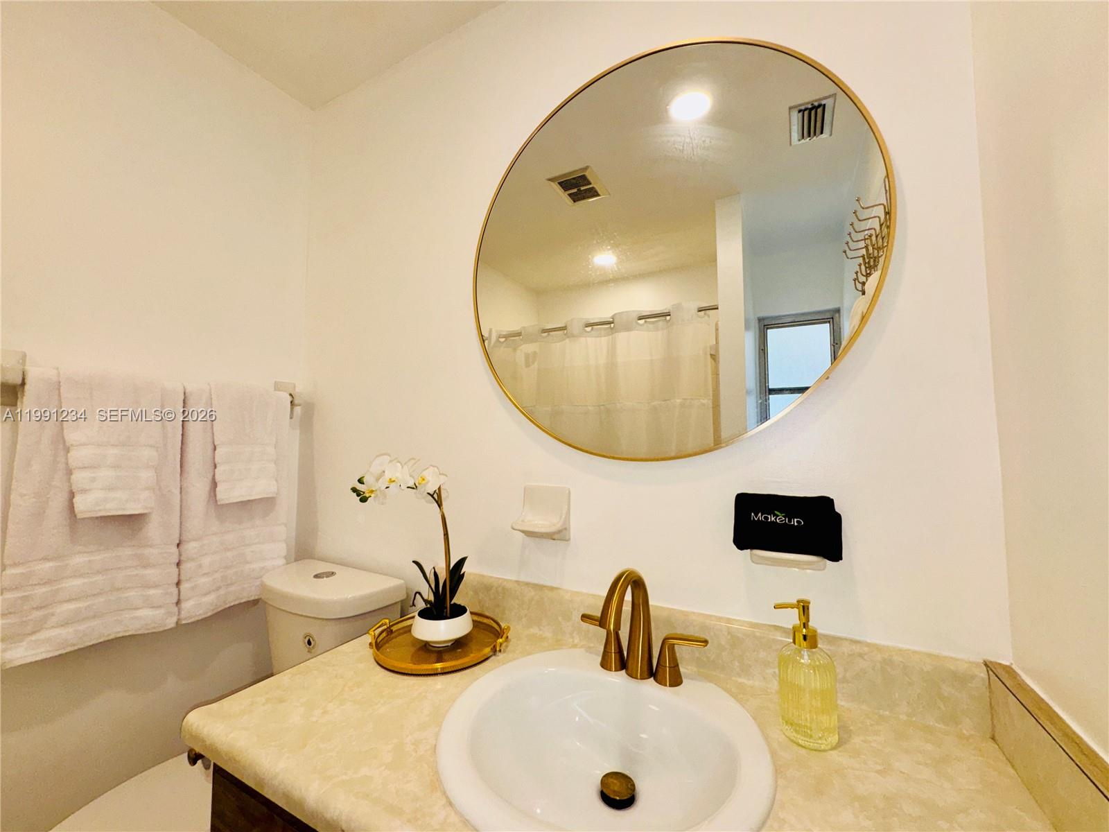 5100 Rilma Avenue Sarasota, FL 34234 - Photo 18 of 27 Master Bath