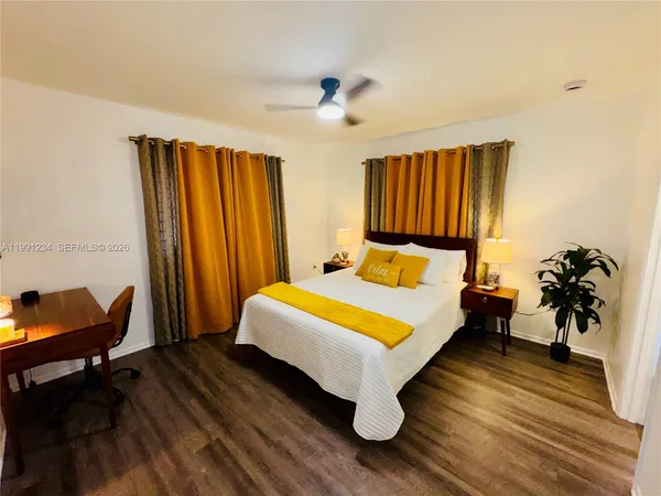 $2,500 | 5100 Rilma Avenue, Sarasota, FL 34234