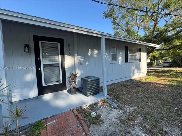 $2,500 | 5100 Rilma Avenue, Sarasota, FL 34234