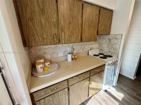 $2,500 | 5100 Rilma Avenue, Sarasota, FL 34234