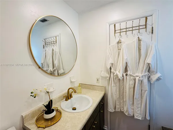 $2,500 | 5100 Rilma Avenue, Sarasota, FL 34234