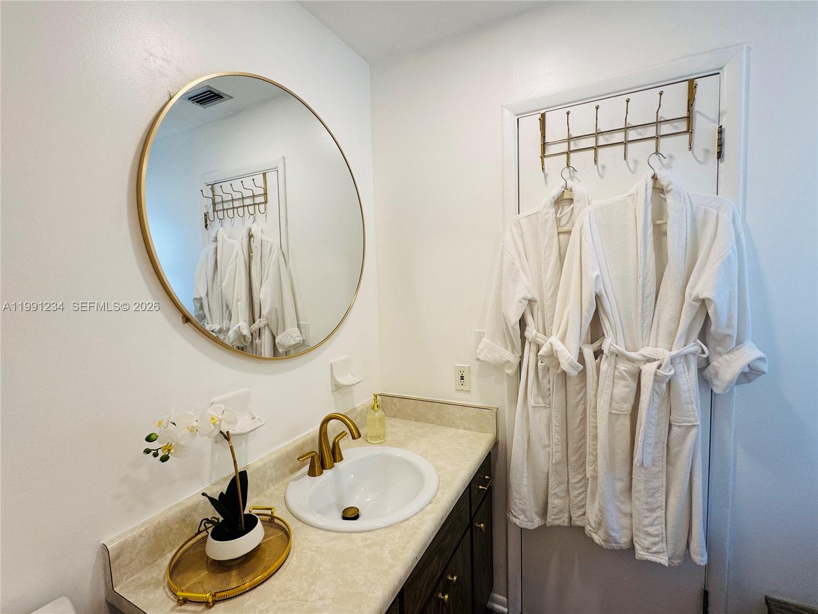 5100 Rilma Avenue Sarasota, FL 34234 - Photo 5 of 27 Master Bath