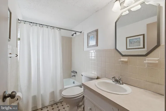 $3,995,000 | 5303 South Long Beach Boulevard, Beach Haven, NJ 08008