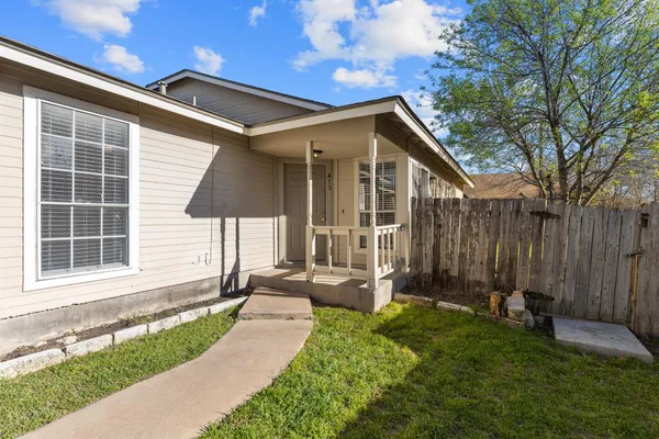 $1,600 | 413 Country Aire Drive, Round Rock, TX 78664
