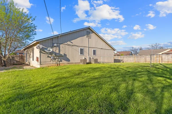 $1,600 | 413 Country Aire Drive, Round Rock, TX 78664