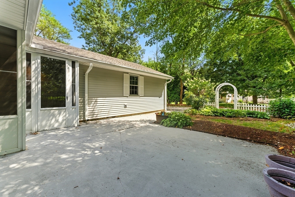 925 Williams Street Longmeadow, MA 01106 - Photo 30 of 38 a front view of a house with garden