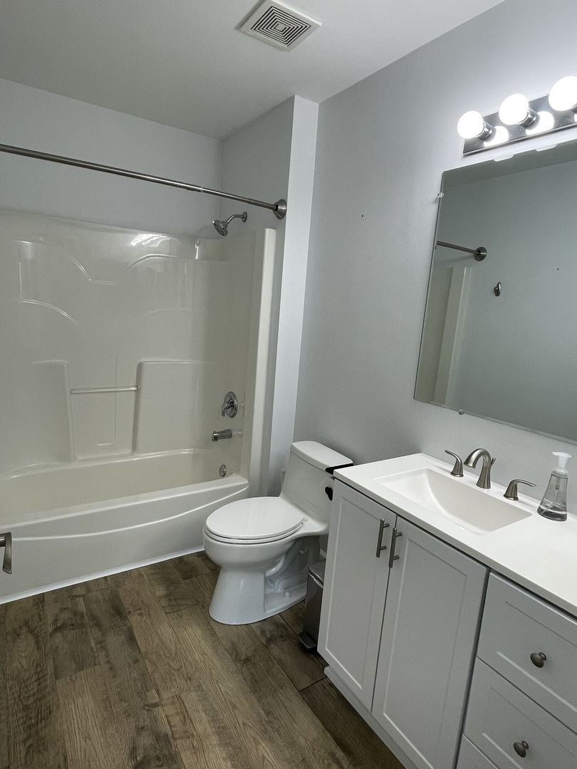 881 North Swift Road, Unit 308 Addison, IL 60101 - Photo 8 of 21 Gallery Image 8