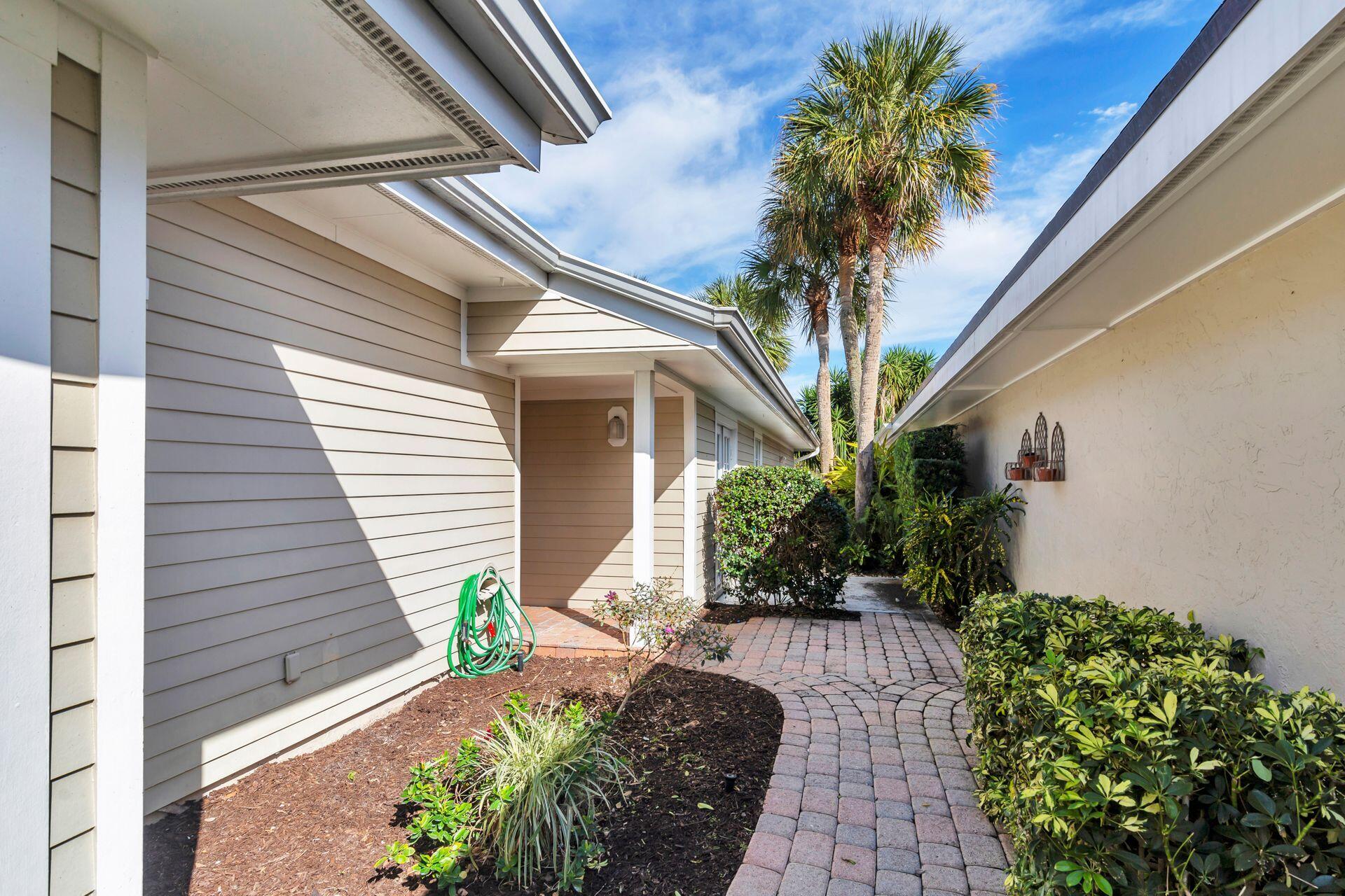 17184 Bay Street Jupiter, FL 33477 - Photo 36 of 46 4