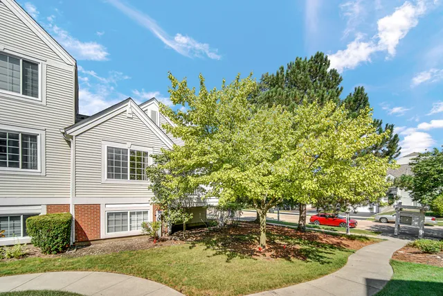 $333,000 | 3356 Ravinia Circle, Aurora, IL 60504