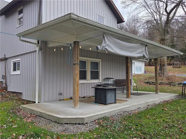 a view of house with yard