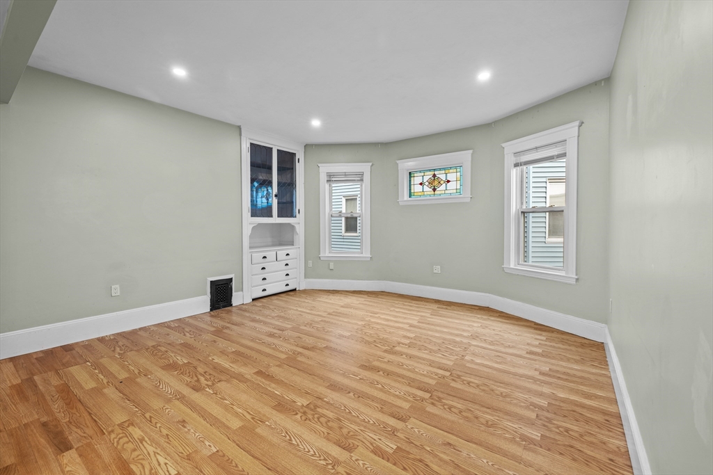 25 Howes Street, Unit 3 Boston, MA 02125 - Photo 4 of 14