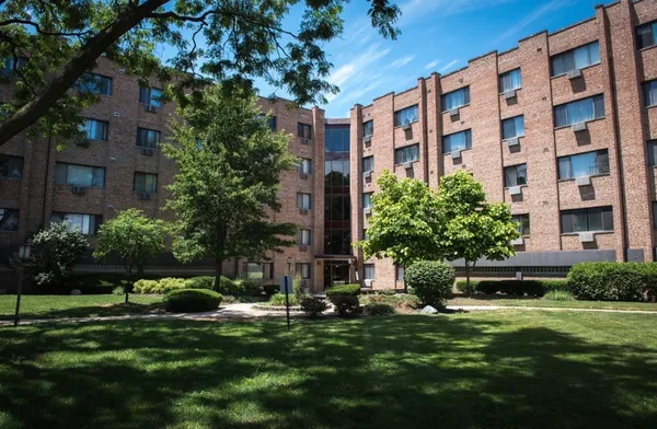 $2,100 | 5348 North Cumberland Avenue, Unit 214, Chicago, IL 60656