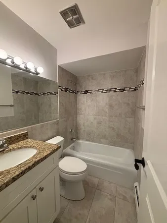 $2,100 | 5348 North Cumberland Avenue, Unit 214, Chicago, IL 60656