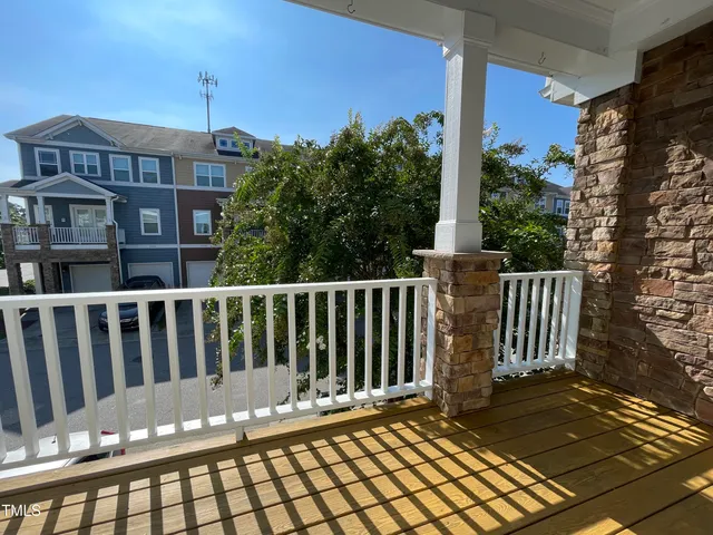 a sign that is sitting in front of a building