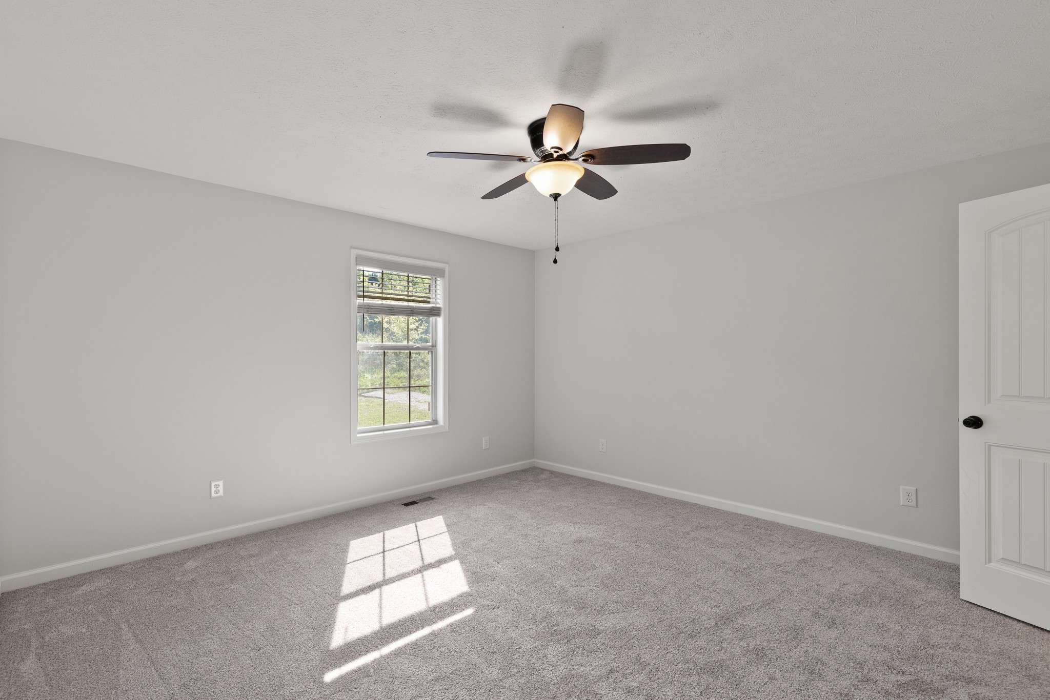 1821 Rock Bridge Road Bethpage, TN 37022 - Photo 19 of 31 a view of empty room with windows