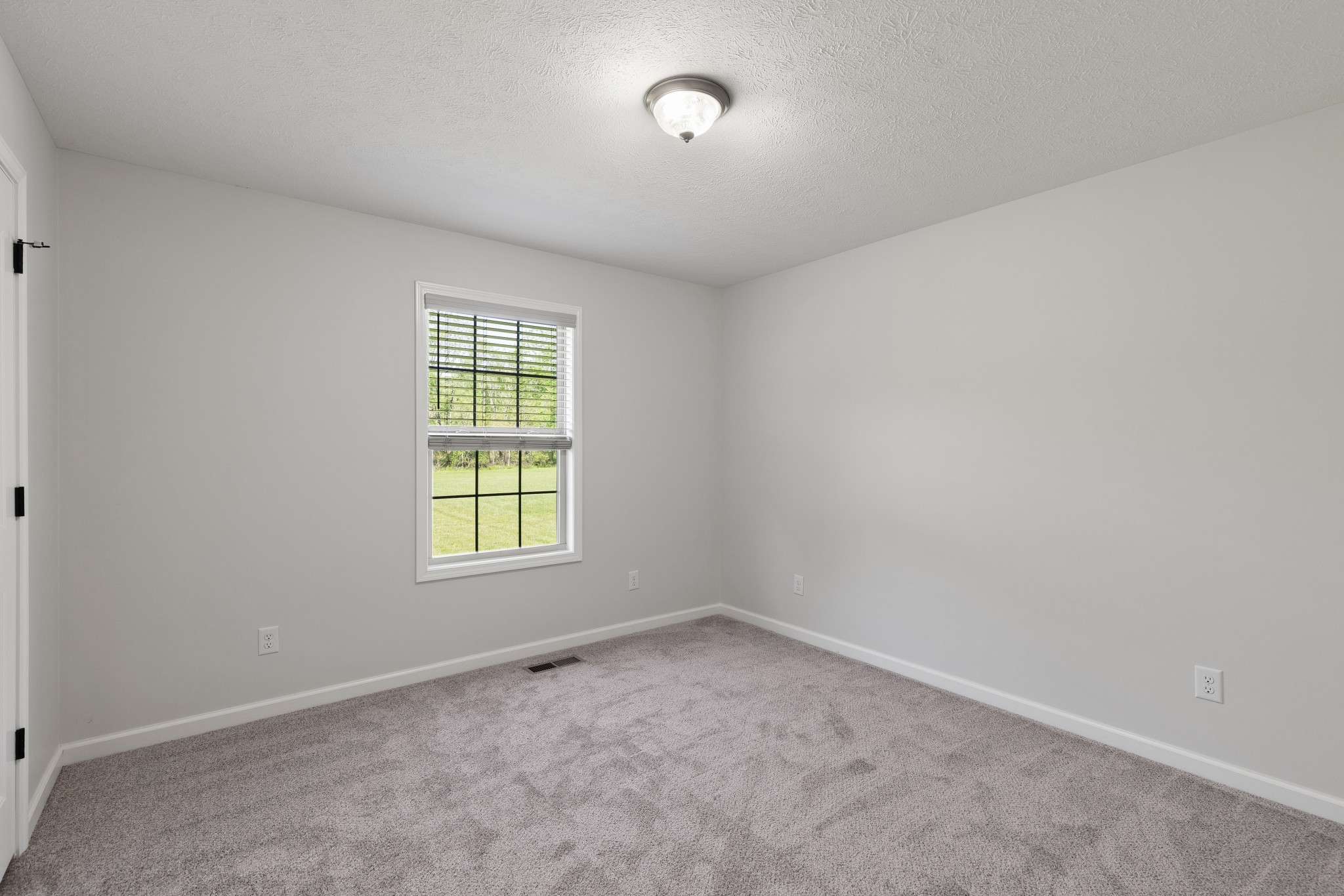 1821 Rock Bridge Road Bethpage, TN 37022 - Photo 21 of 31 an empty room with a window