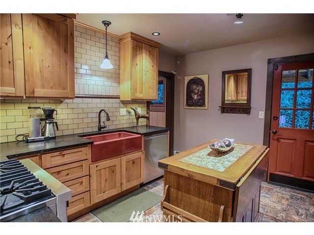 6630 Norma Beach Road Edmonds, WA 98026 - Photo 3 of 17 Gallery Image 3