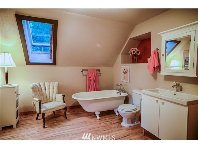 6630 Norma Beach Road Edmonds, WA 98026 - Photo 9 of 17 Gallery Image 9