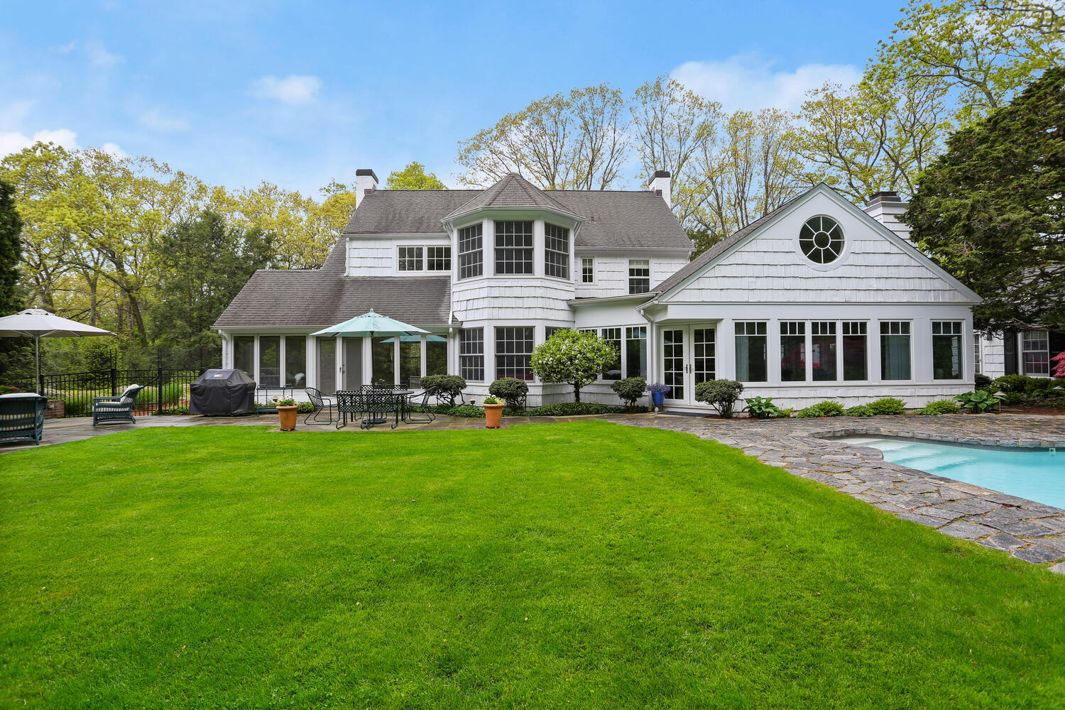 40 Birch Road Darien, CT 06820 - Photo 4 of 40 a front view of a house with a garden