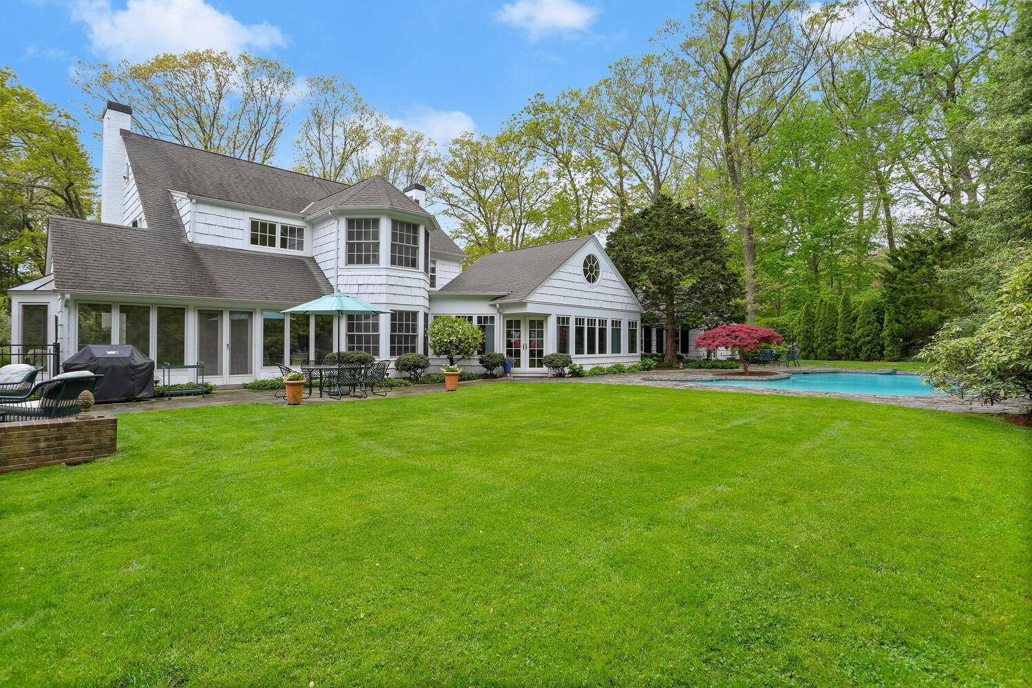 40 Birch Road Darien, CT 06820 - Photo 5 of 40 a front view of a house with garden