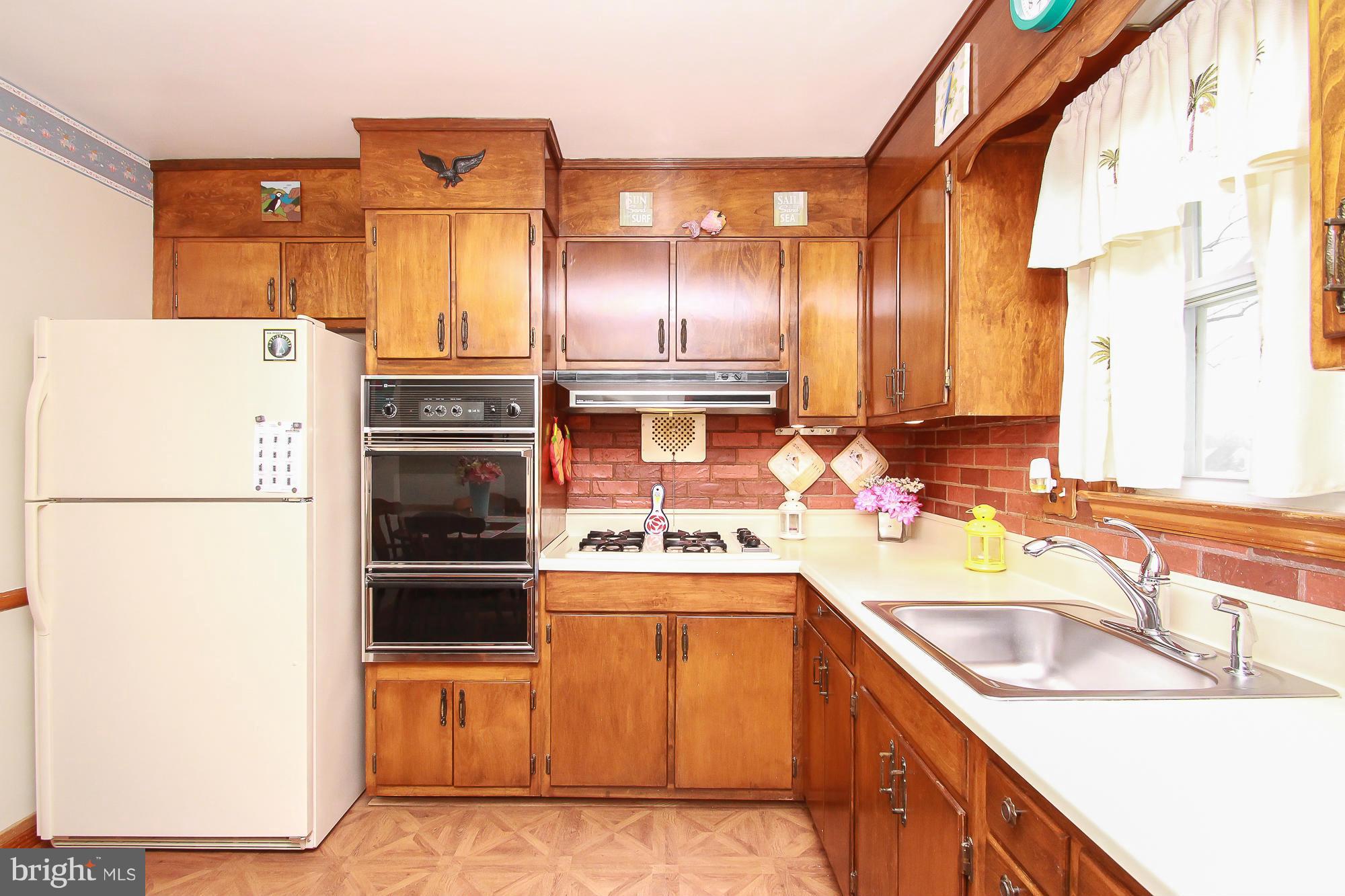 4409 Ebenezer Road Baltimore, MD 21236 - Photo 16 of 26 Kitchen
