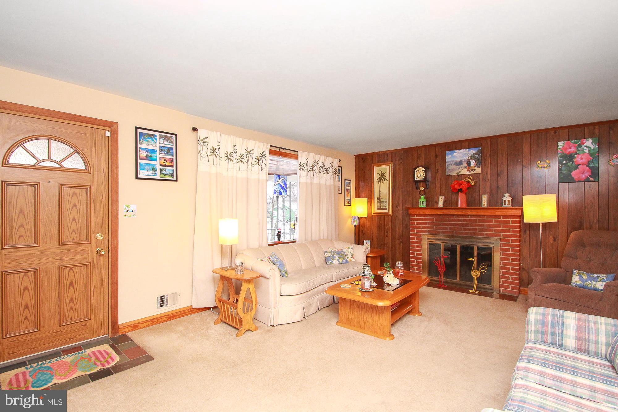4409 Ebenezer Road Baltimore, MD 21236 - Photo 4 of 26 Living Room