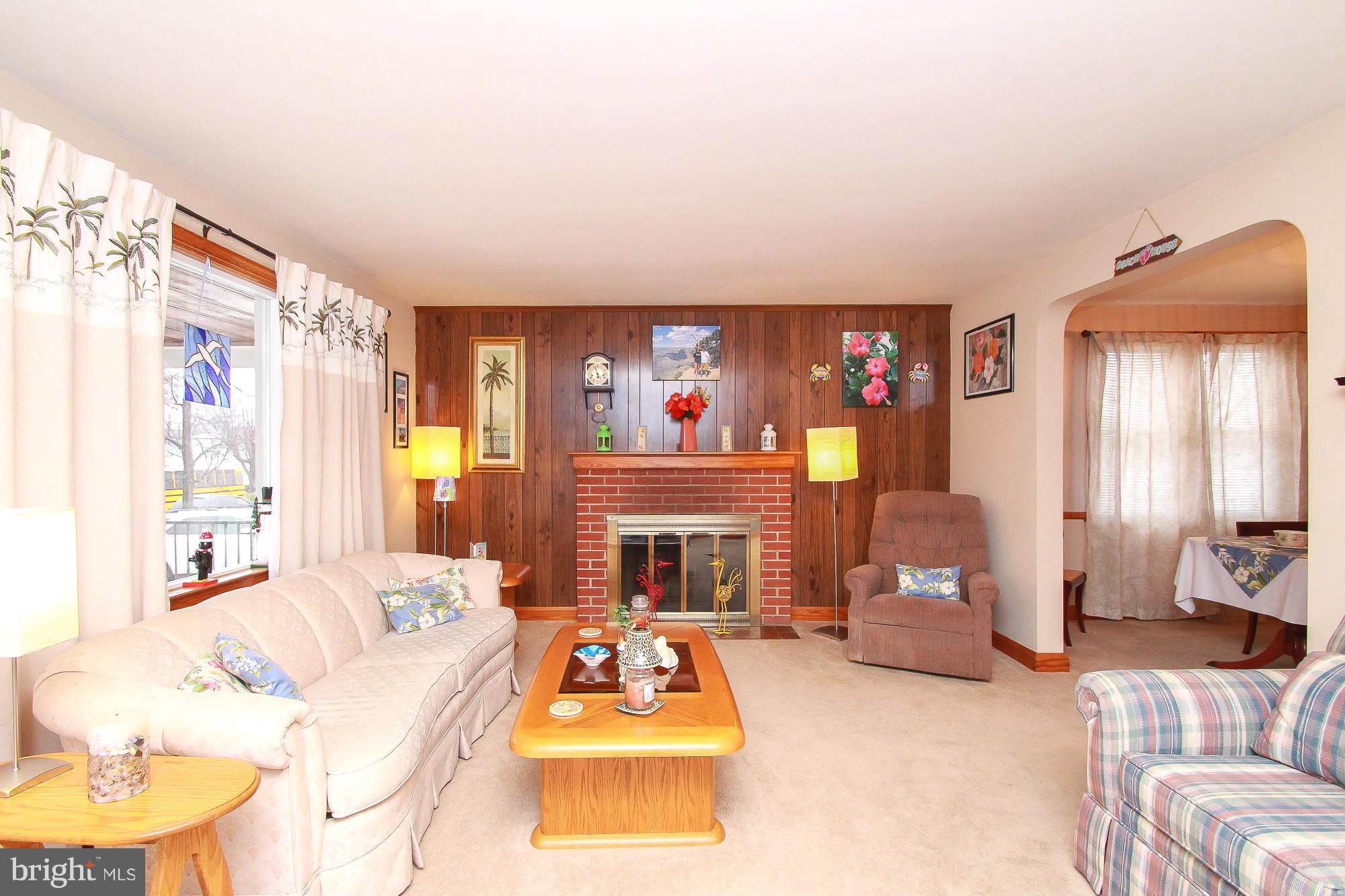 4409 Ebenezer Road Baltimore, MD 21236 - Photo 5 of 26 Living Room