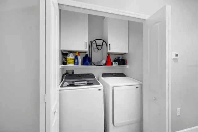 a view of a house with yard and garage