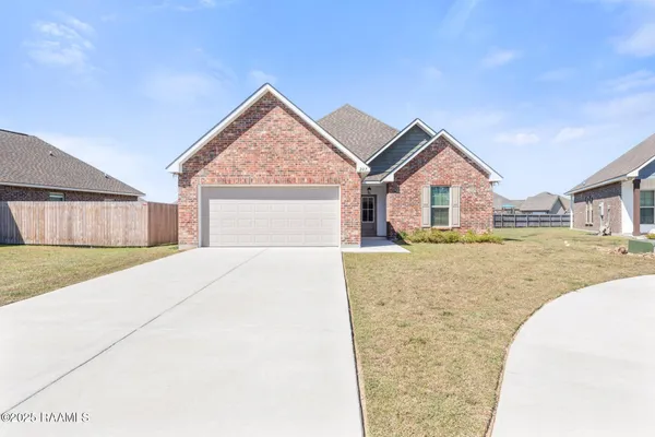 $1,750 | 207 Barnsley Drive, Duson, LA 70529