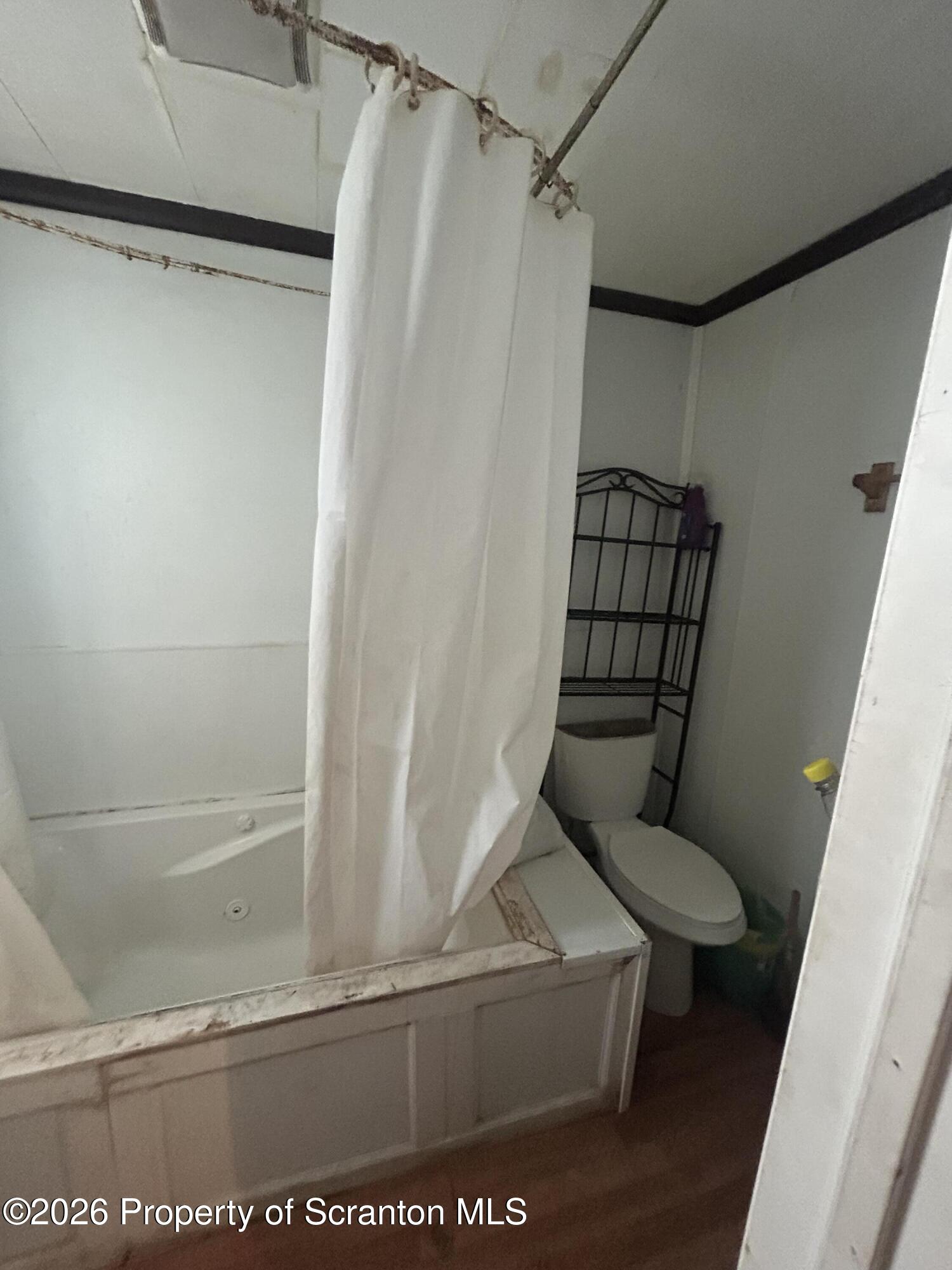 437 Birch Street, Unit REAR Scranton, PA 18505 - Photo 11 of 21 Full Bathroom